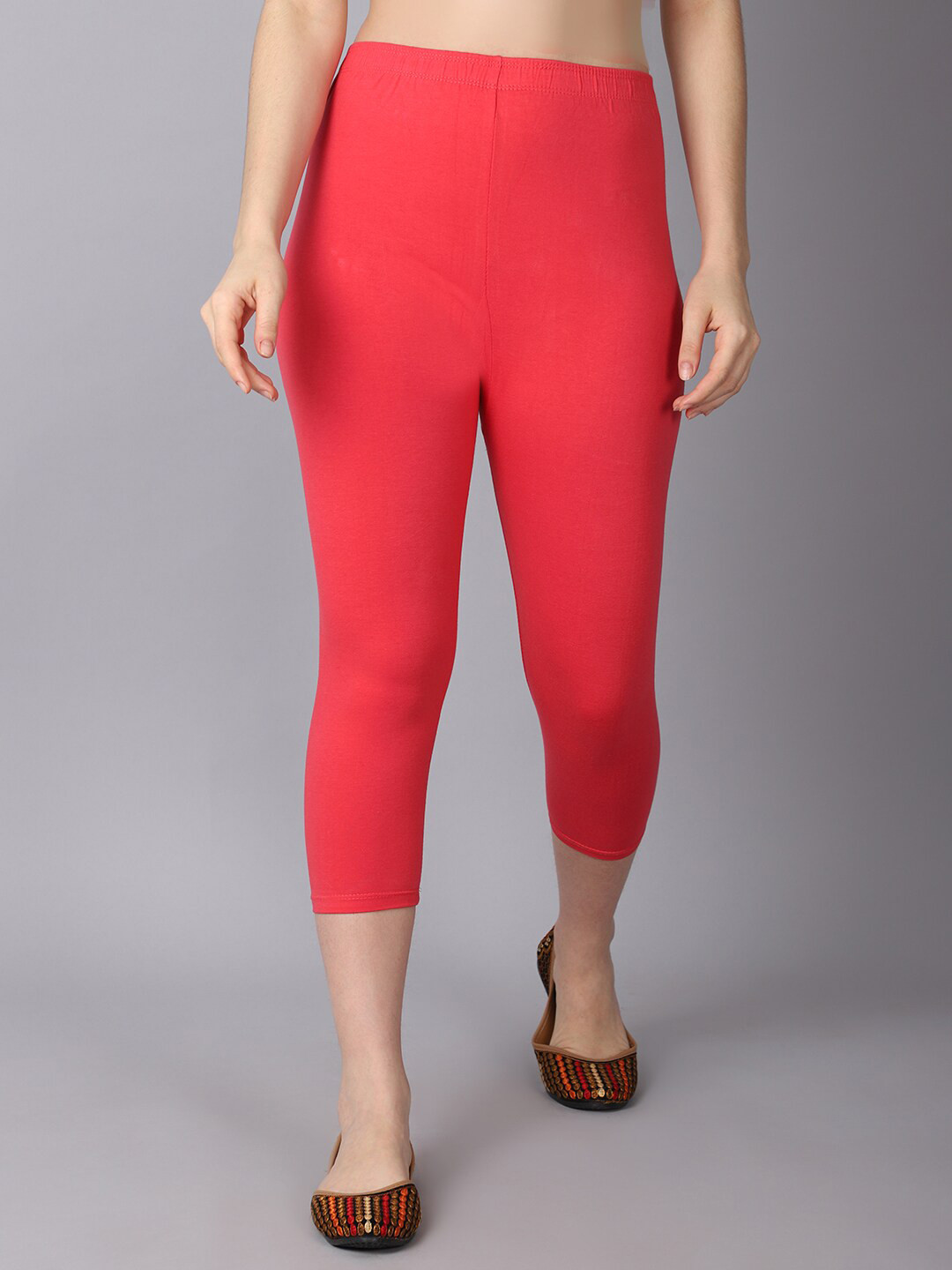 GRACIT Women Cotton Solid Mid Rise Capris