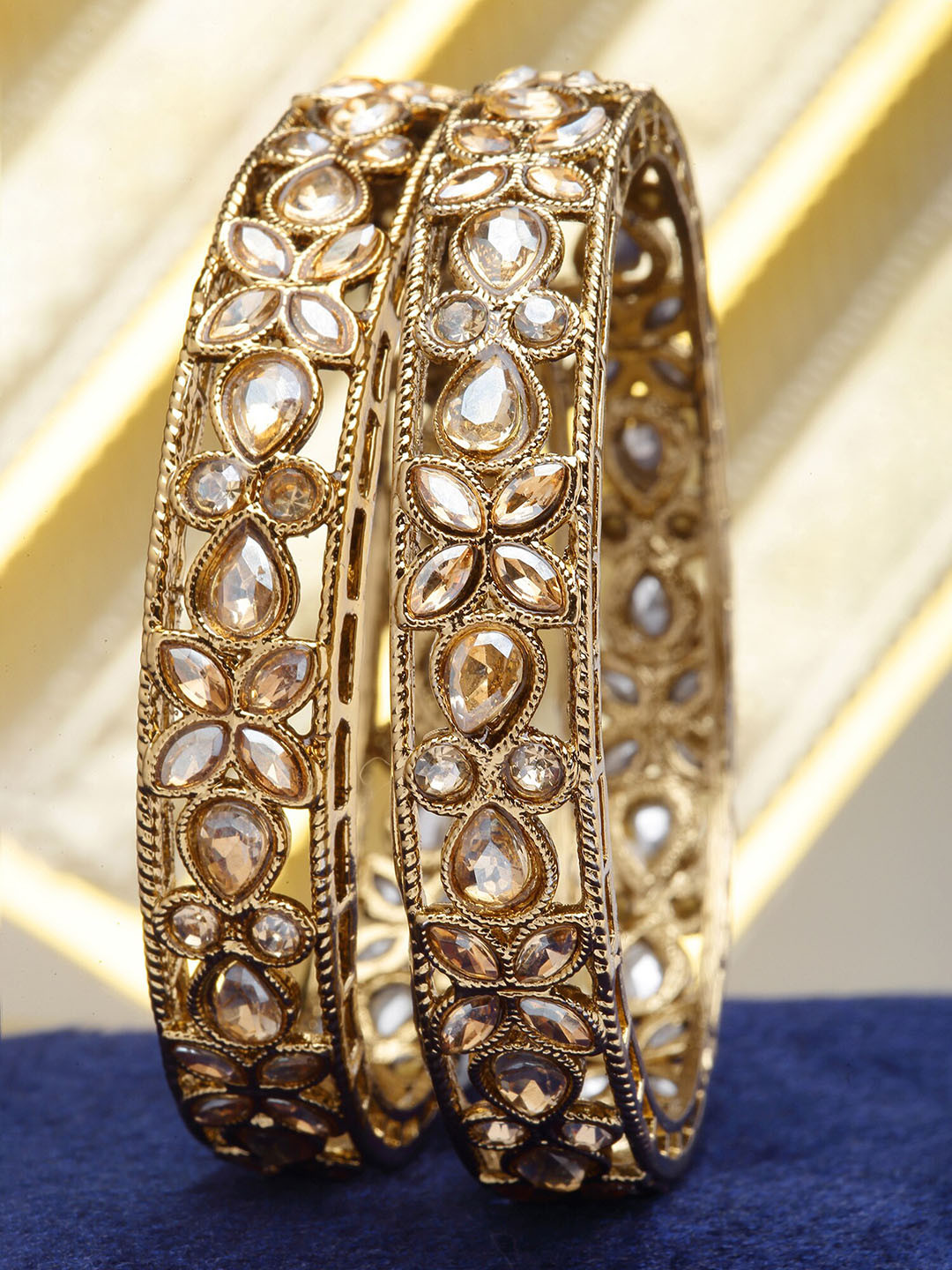 KARATCART Set of 2 Gold-Plated Kundan Stones-Studded Floral Shape Rajwadi Antique Bangle