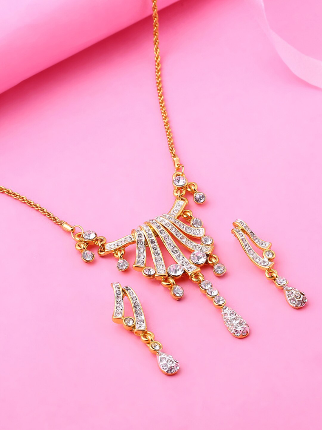 Estele Gold Plated Beautiful Necklace Set with Crystals