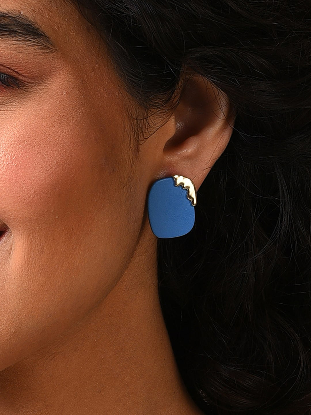 SOHI Gold-Plated Contemporary Studs Earrings