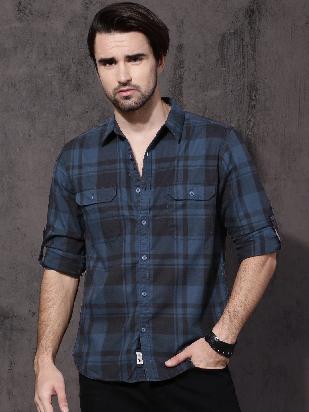 Roadster Time Travlr Men Black & Navy Blue Slim Fit Checked Casual Shirt