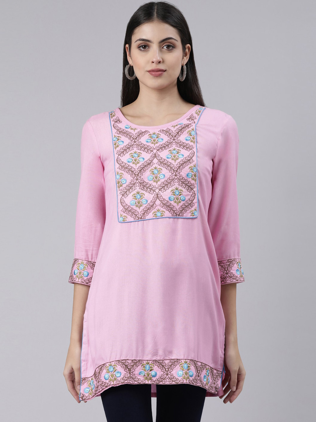 Souchii Floral Embroidered Kurti