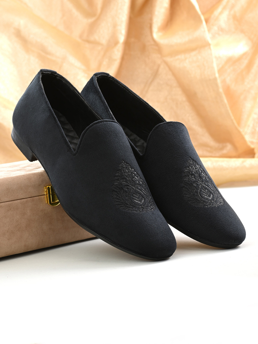 House of Pataudi Men Woven Design Lightweight Loafers