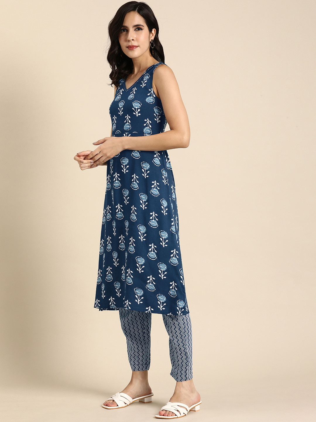 Anouk Women Floral Printed Styled Back Kurta with Trousers