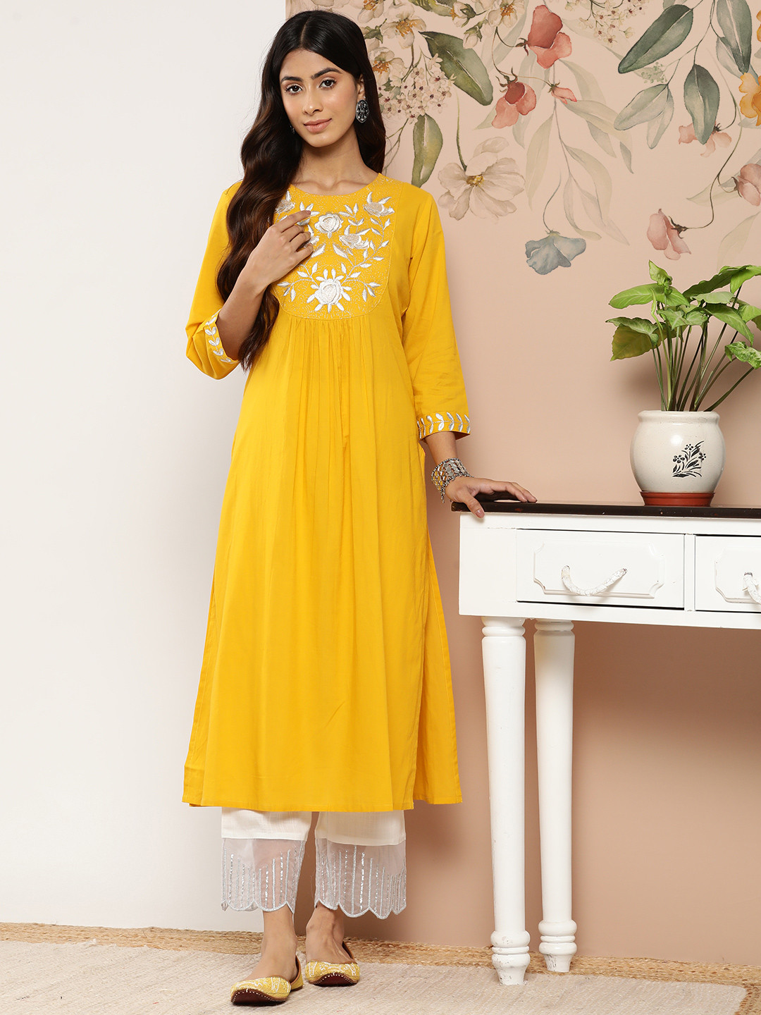 Varanga Women Embroidered Floral Kurta