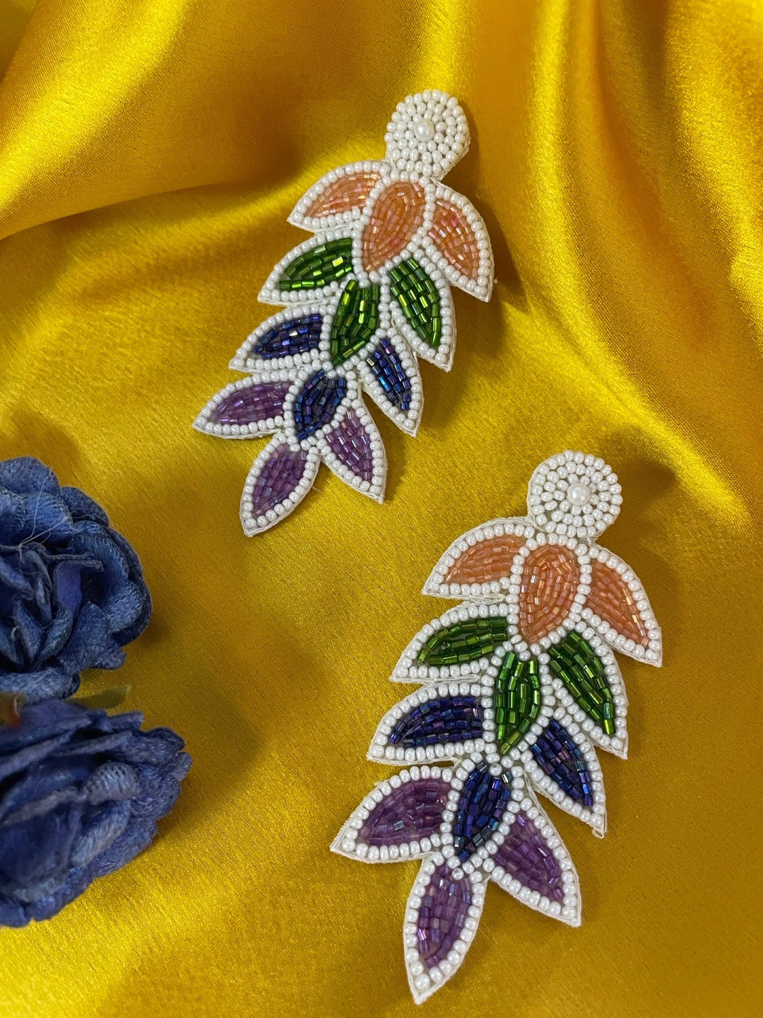 Digital Dress Room Leaf Shaped Studs Earrings