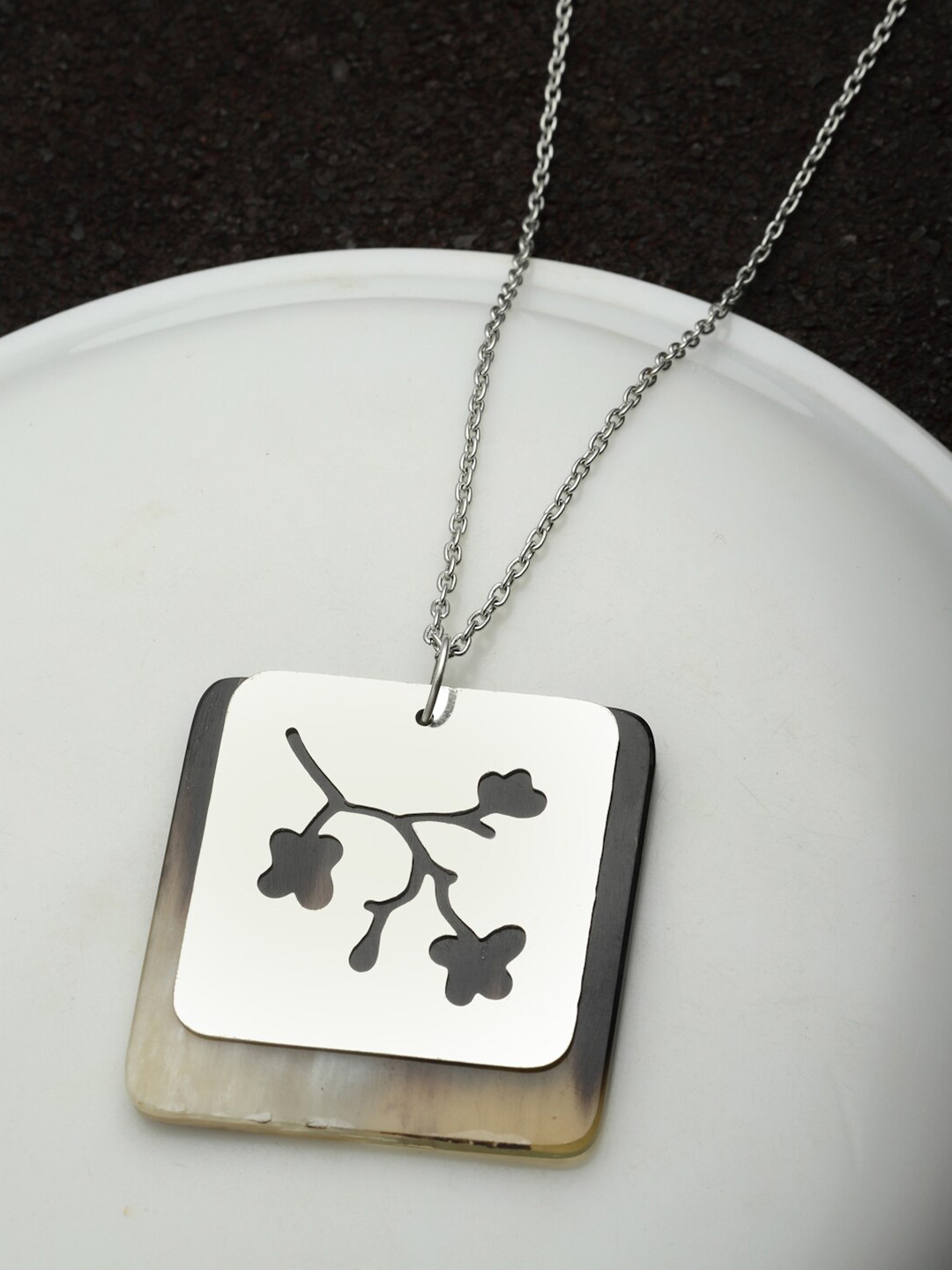 VOGUE PANASH Square Shaped Handcrafted Necklace