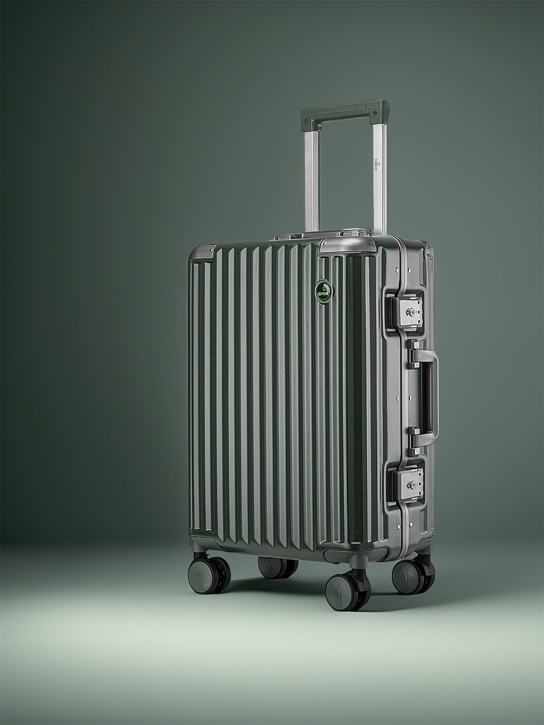THE CLOWNFISH Stark Textured Hard Case Cabin Trolley Bag