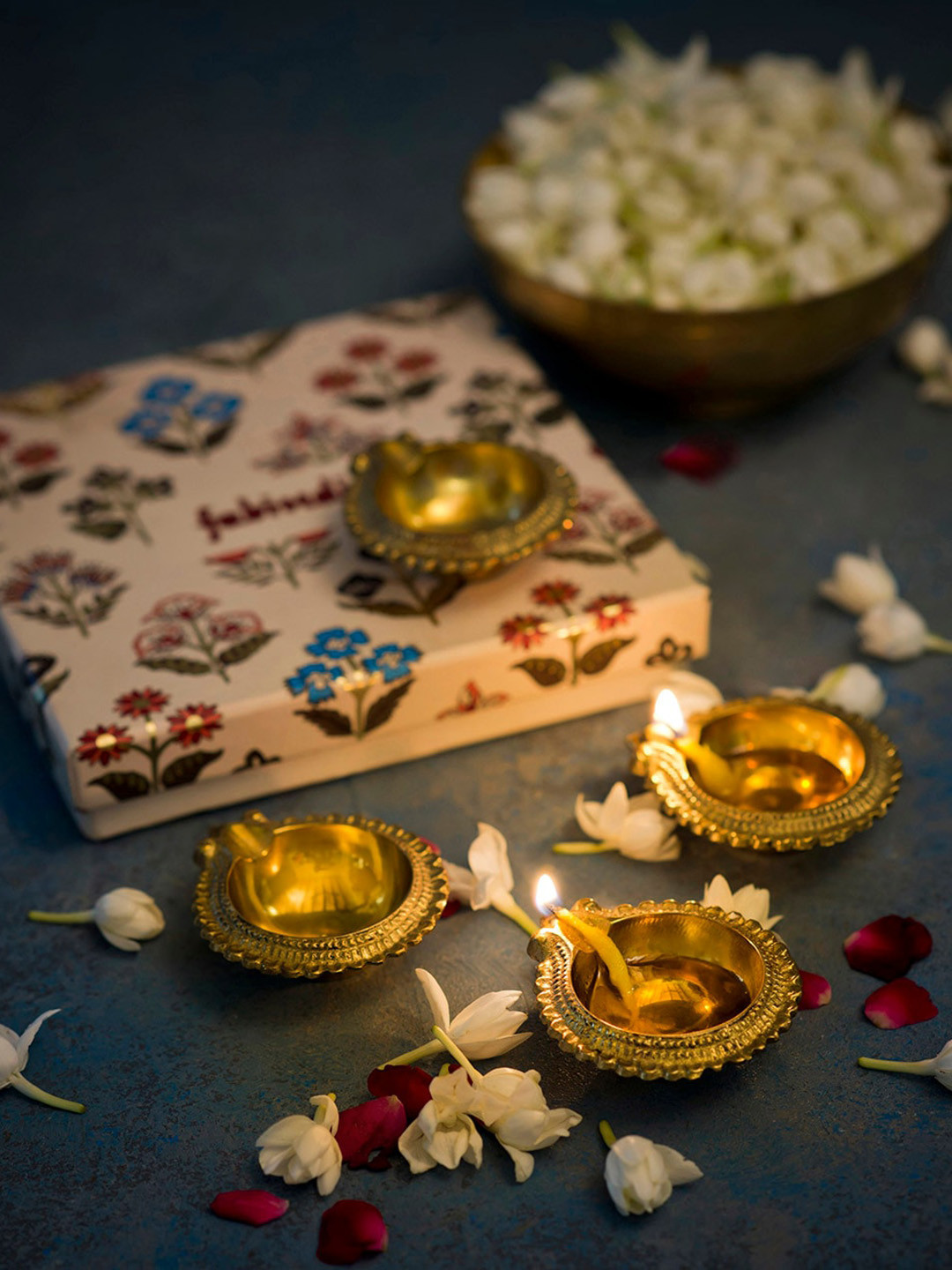 Fabindia Mivaan 4 Pieces Textured Round Diyas