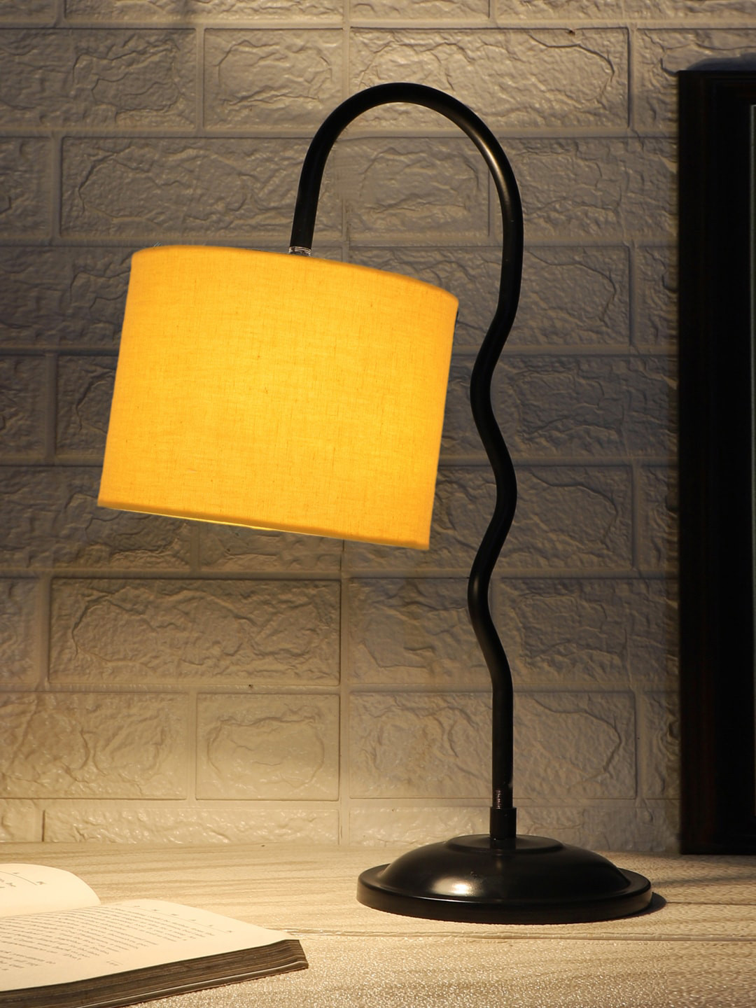 Devansh Yellow & Black Zig Zag Curvy Table Lamp With Iron Base