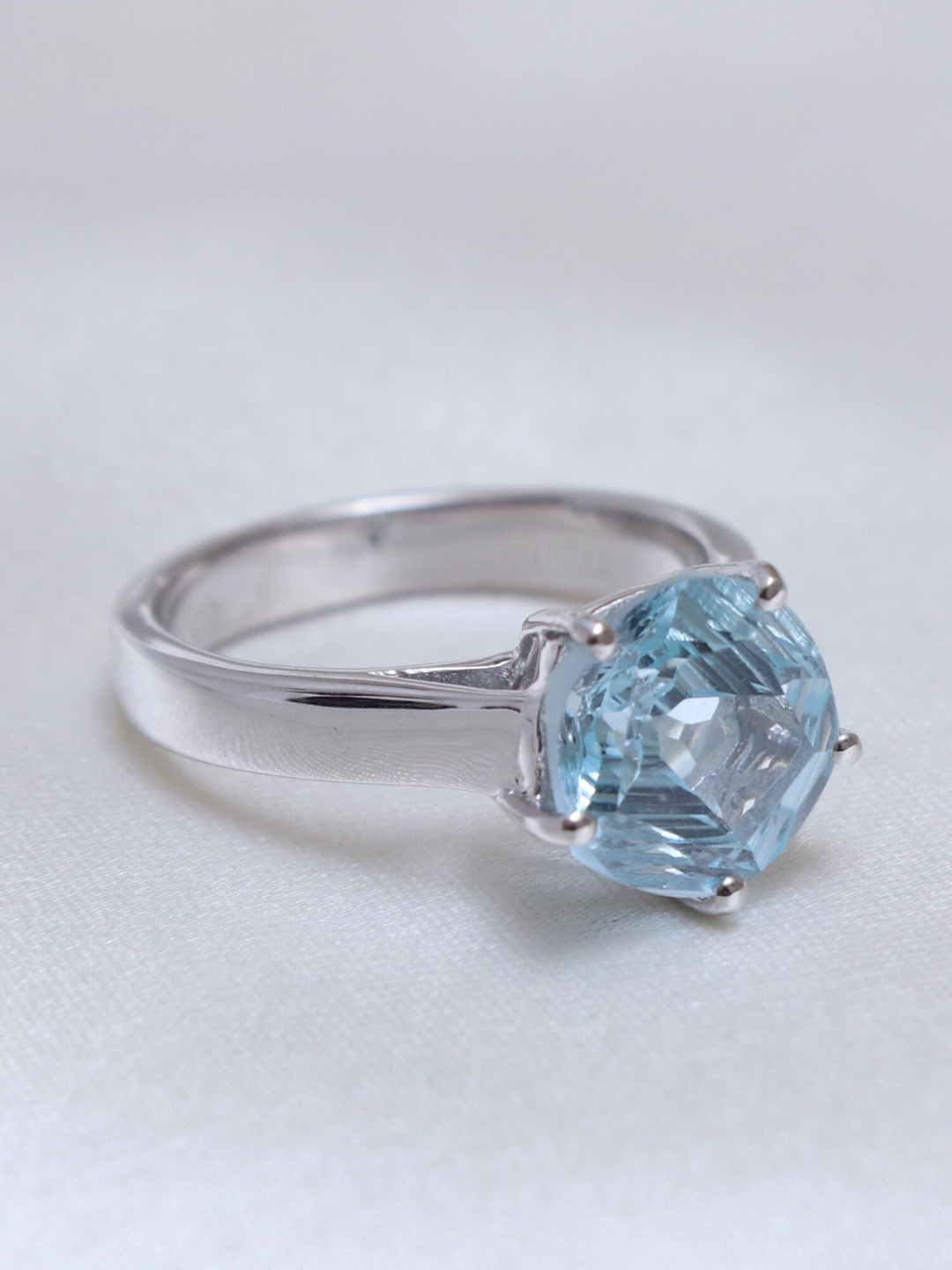 HIFLYER JEWELS 925 Sterling Silver Topaz Stone Studded Finger Ring