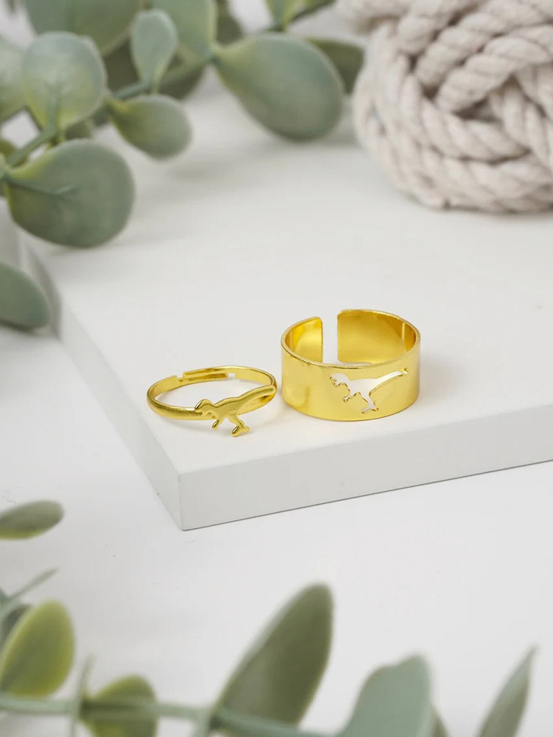 Pinapes Set Of 2 Gold-Plated With Dinasaur Detail Adjustable Couple Ring