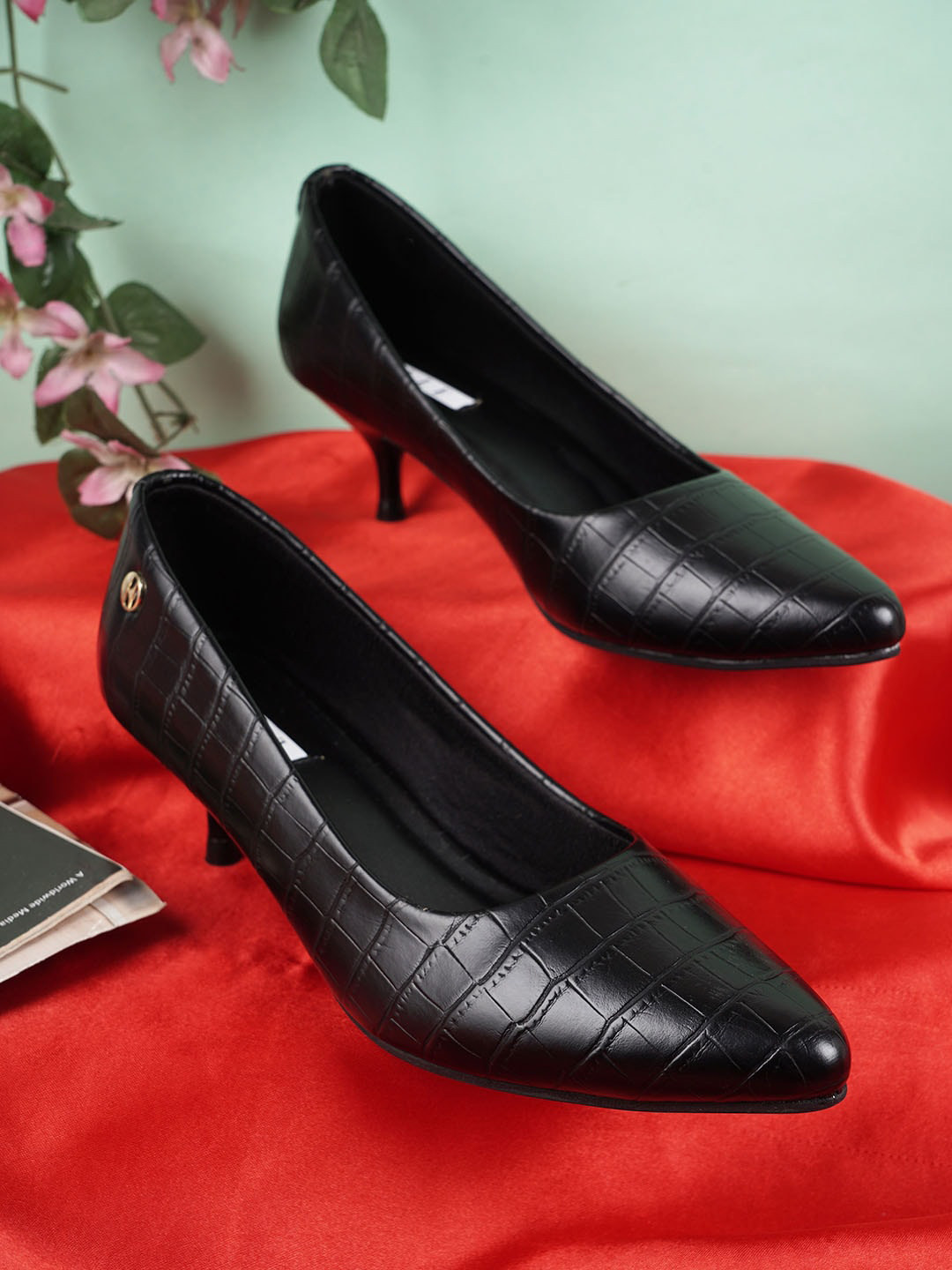 ELLE Women Textured Kitten Pumps