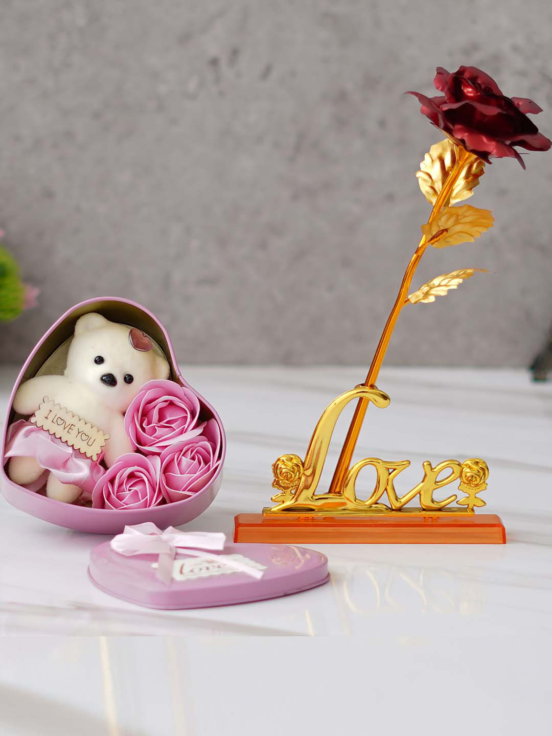 eCraftIndia 7 Pieces Red & Pink Red Rose Table Decor & Heart Shaped Gift Box