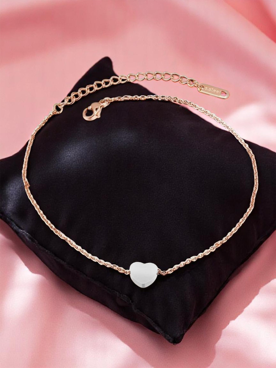 OOMPH Gold-Toned Anklet with Heart-Shaped Charm