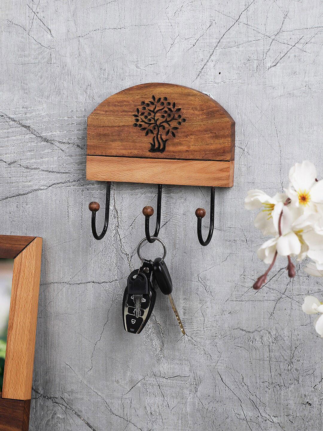 VarEesha Brown & Black Textured Sheesham & Beech Wood Wall Mounting Key Holder