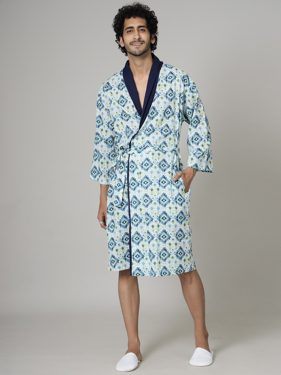 HANDICRAFT PALACE Ikat White Geometric Cotton Drawstring Knee Length Bath Robe