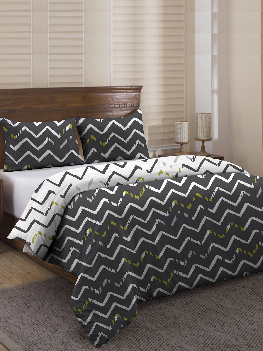 Divine Casa Grey & White Printed 150 GSM Double Duvet Cover With 2 Pillow Covers