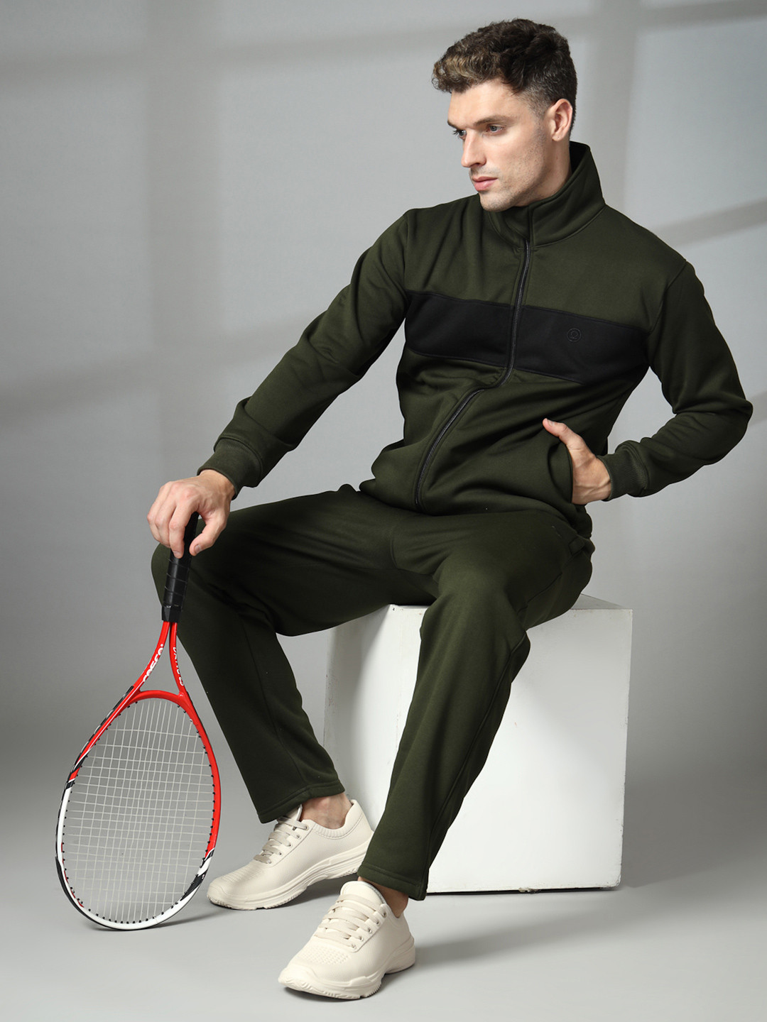 CHKOKKO Men Colourblocked Cotton Fleece Tracksuit