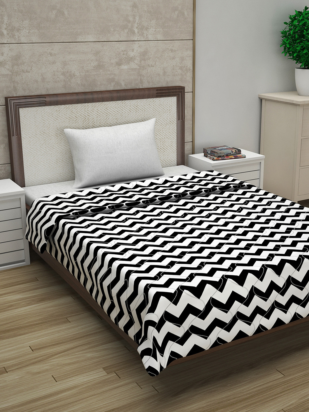 Divine Casa Black & White Microfiber Mild Winter 150 GSM Reversible Double Bed Comforter