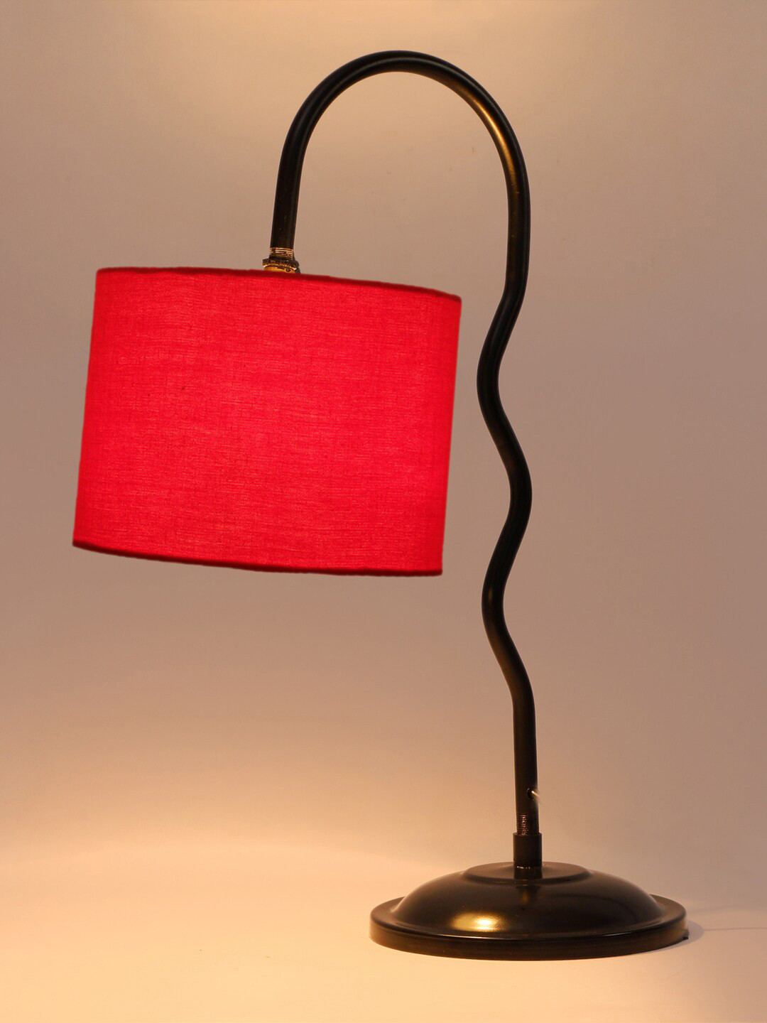 Devansh Red & Black Textured Cotton Zig Zag Curvy Table Lamp With Iron Base