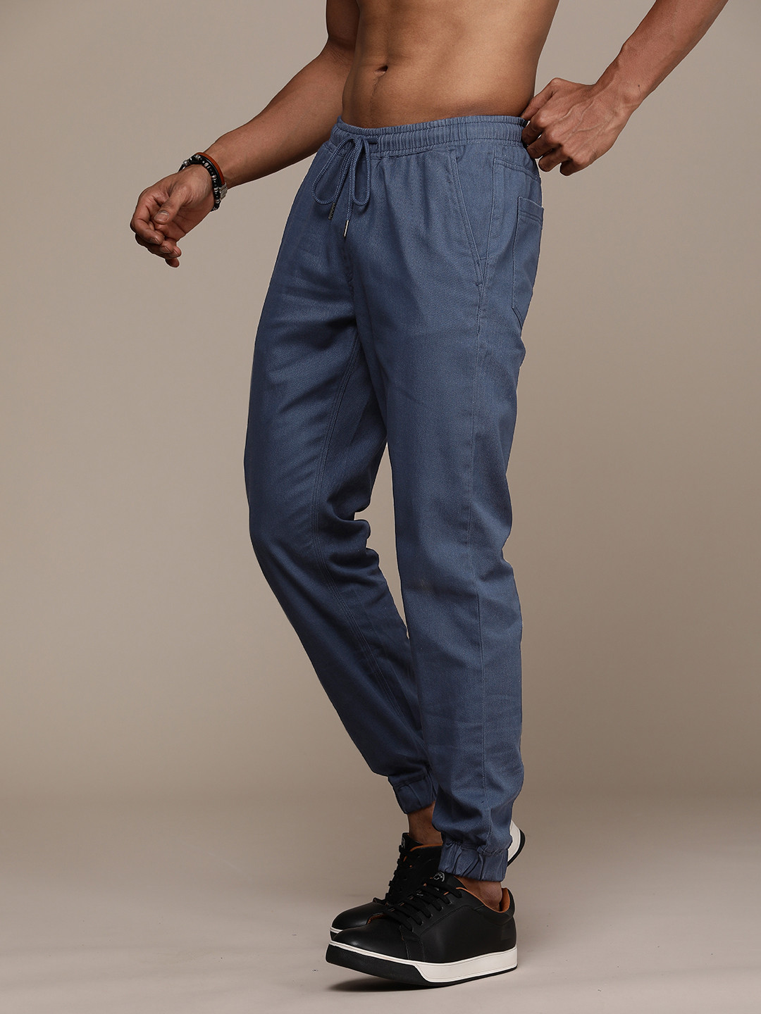 The Roadster Life Co. Men Solid Mid-Rise Joggers