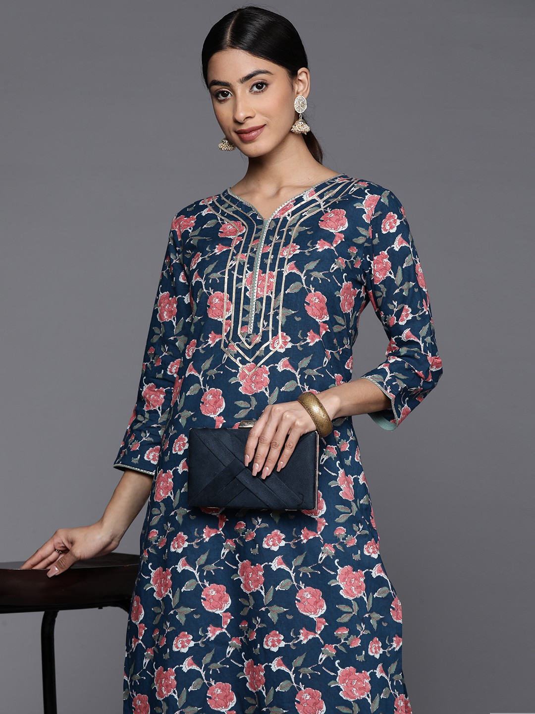 Varanga Ethnic Motifs Printed Gotta Patti Straight Kurta