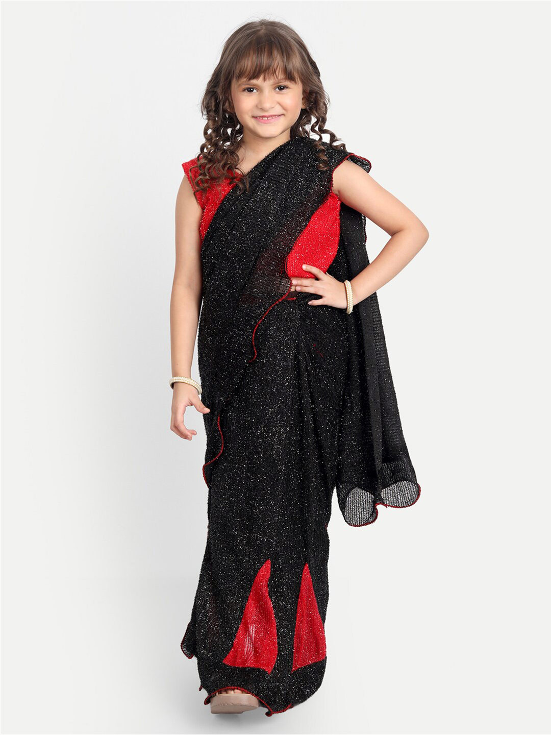 LOOKS AND LIKES Girls Embellished Sequinned Ready to Wear Saree