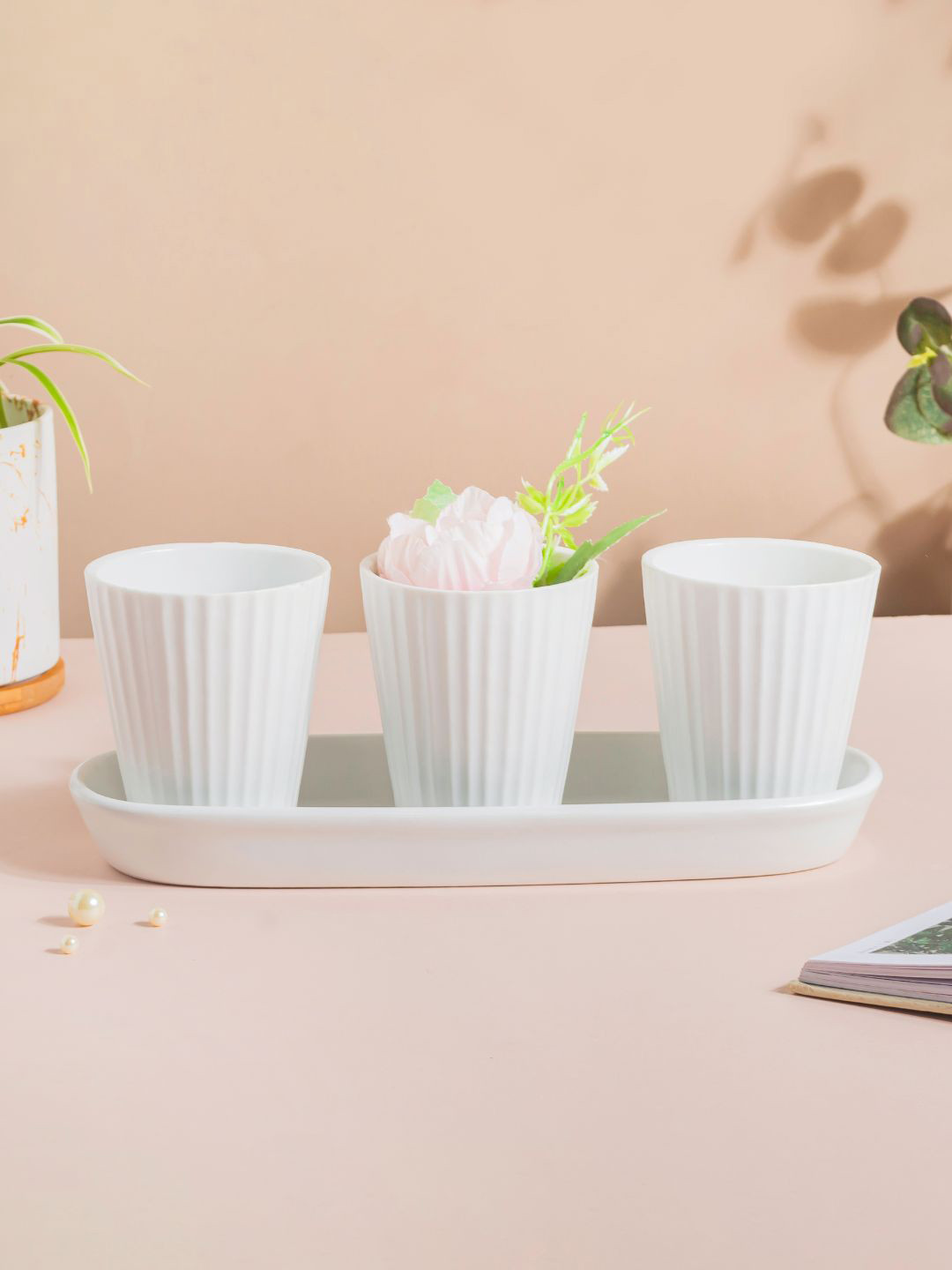 Nestasia 3 Pieces White Ribbed Textured Ceramic Planter With Tray