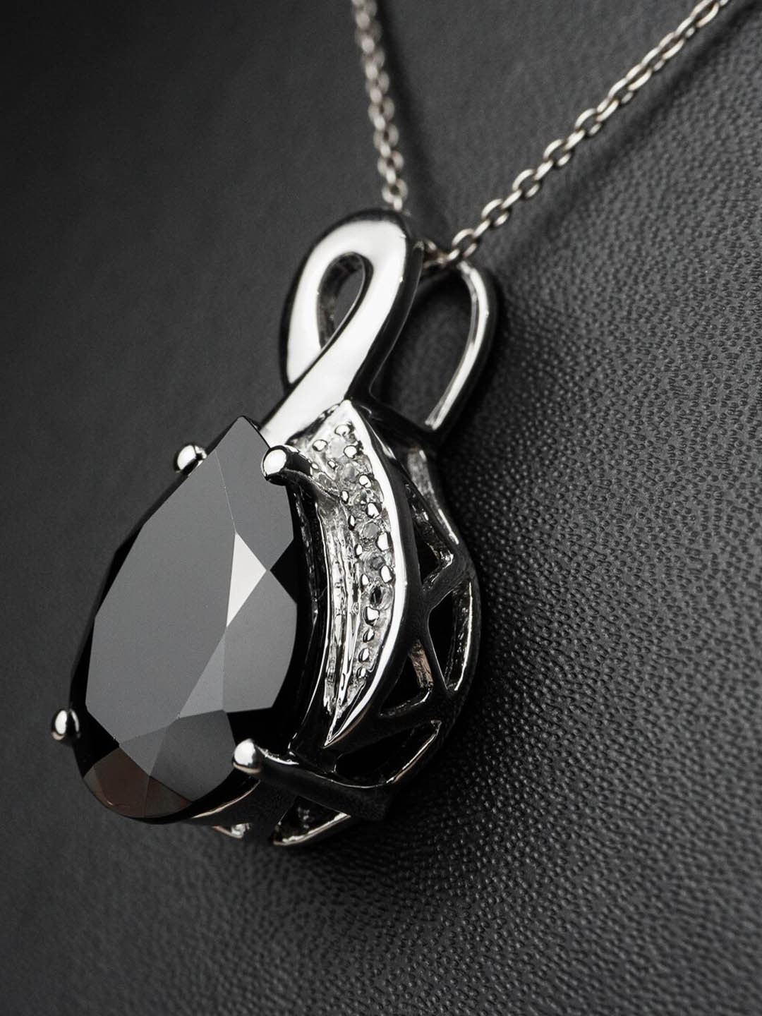 HIFLYER JEWELS Silver-Plated 925 Sterling Silver Teardrop-Charm Pendant With Chain