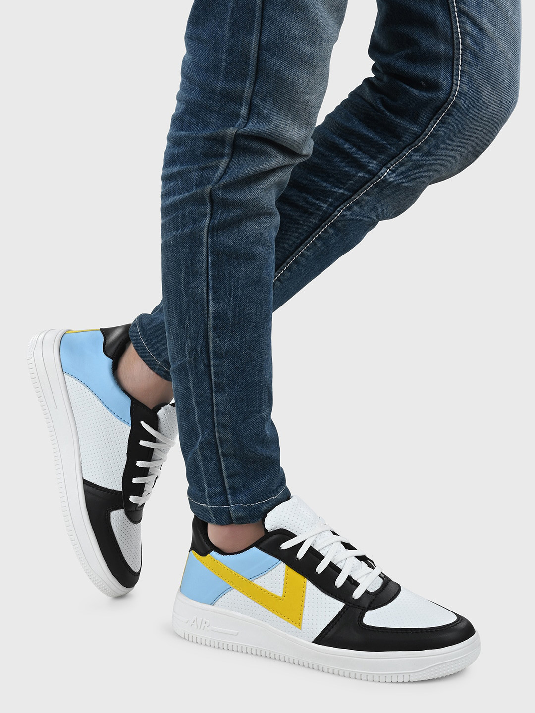 Mactree Men Perforations Lightweight Sneakers