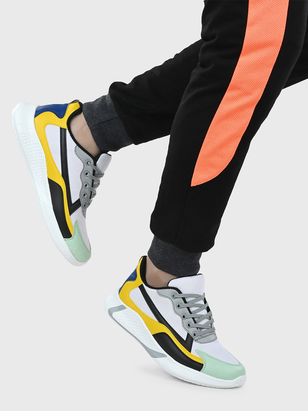 Mactree Men Colourblocked Lightweight Mesh Sneakers