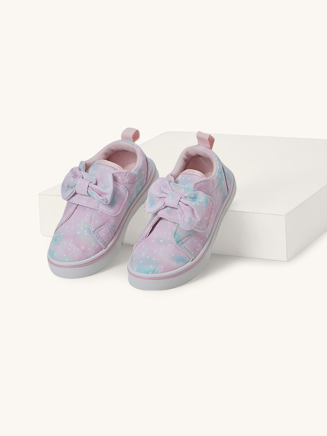 Pantaloons Junior Girls Printed Bows Sneakers