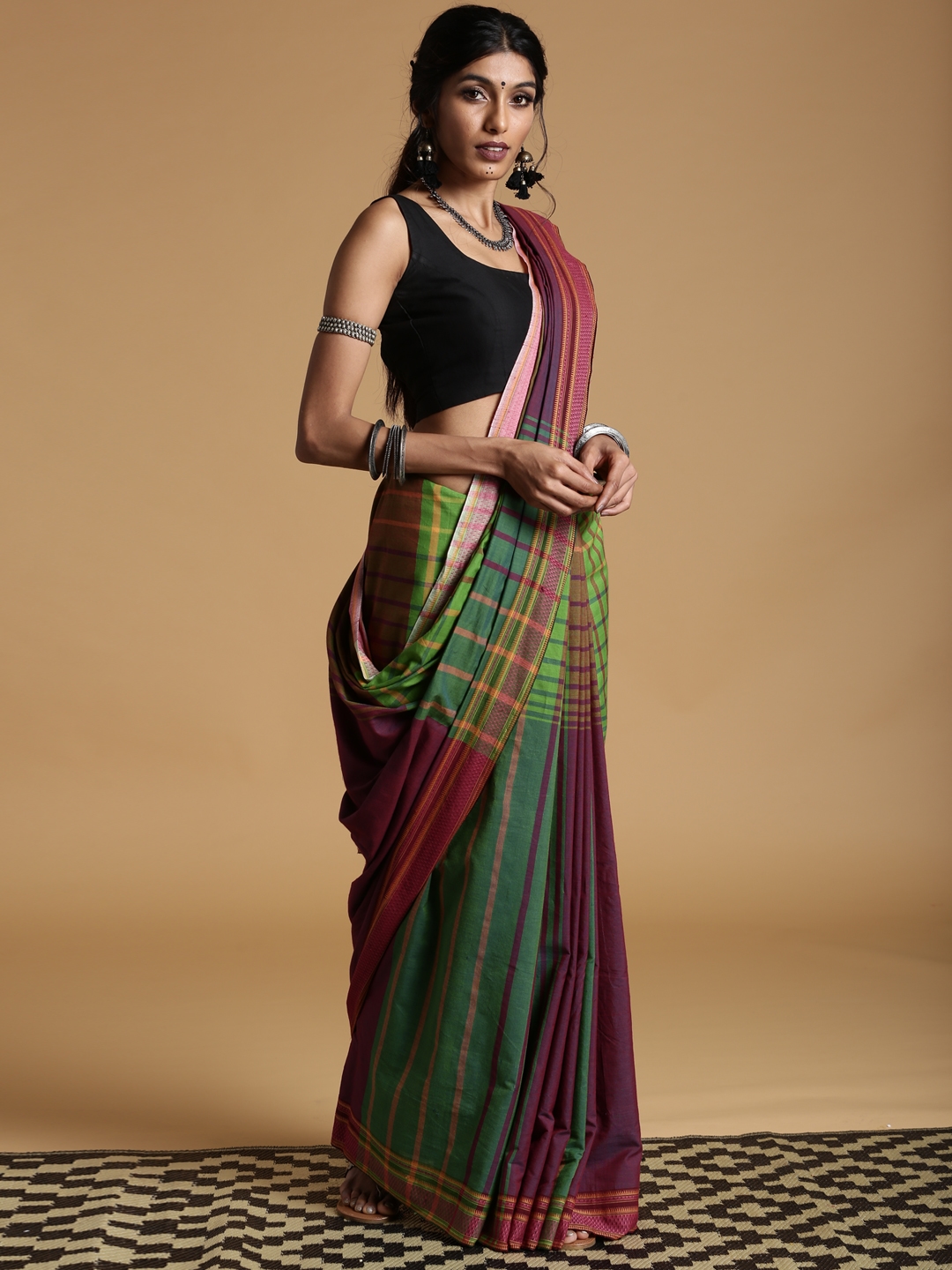 Buy Navibhu Magenta & Green ILKAL Handloom COTTON SAREE - Sarees for Women  2185620 | Myntra