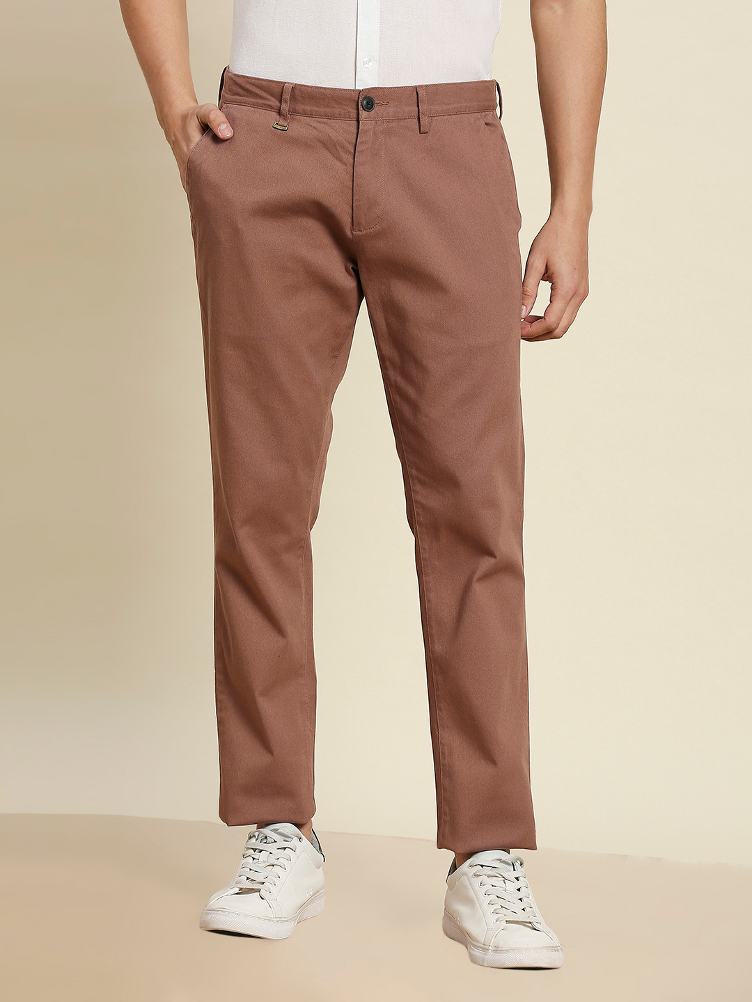 INVICTUS Men Classic Slim Fit Flat-Front Chinos Trousers