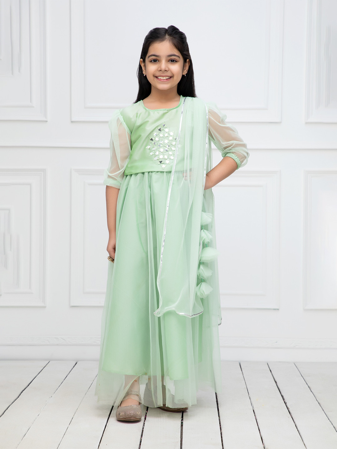 NEUDIS Girls Green & Silver-Toned Embroidered Mirror Work Ready to Wear Lehenga & Blouse With Dupatta