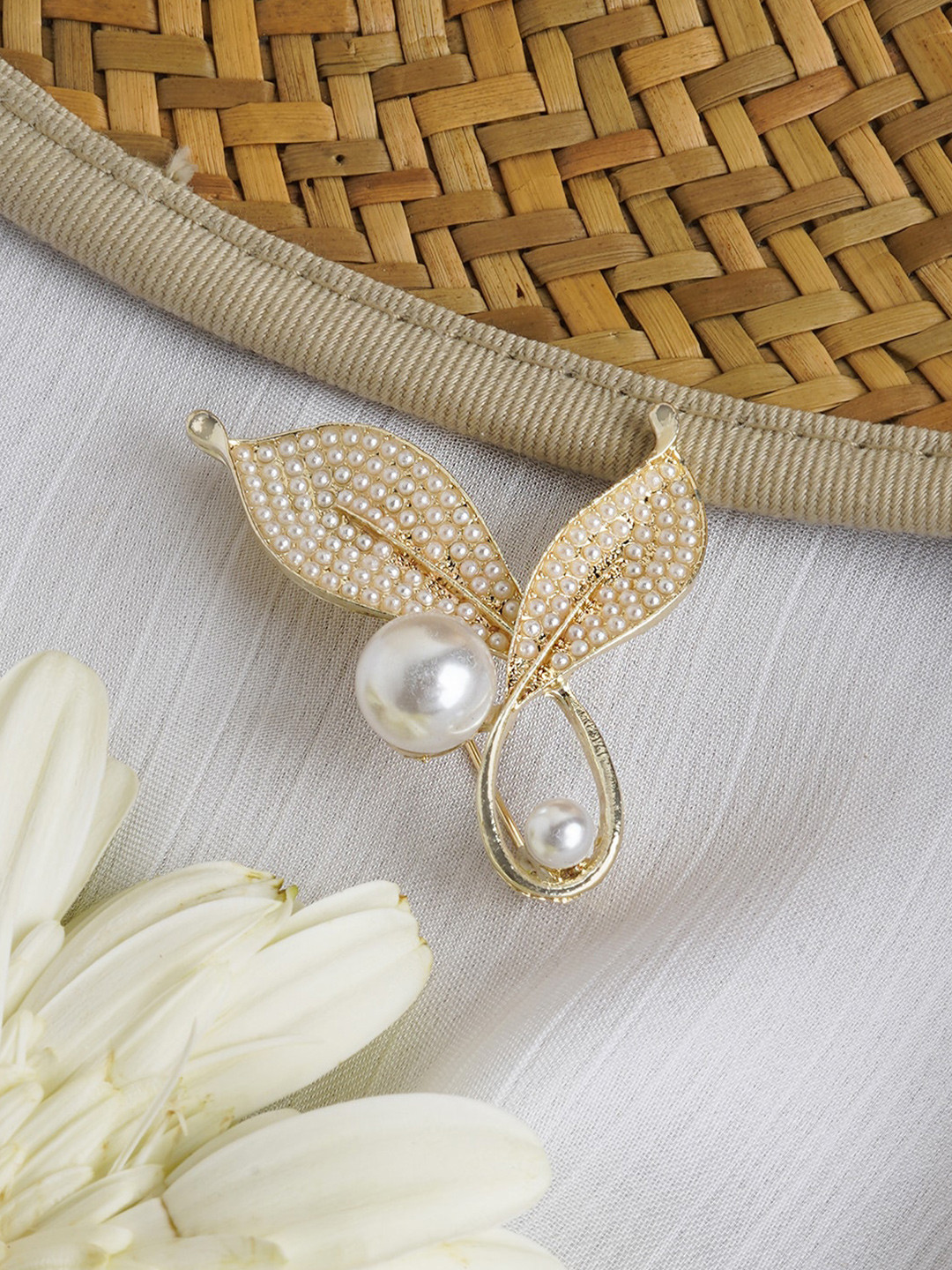 JOKER & WITCH Dream Dust Pearl Brooch