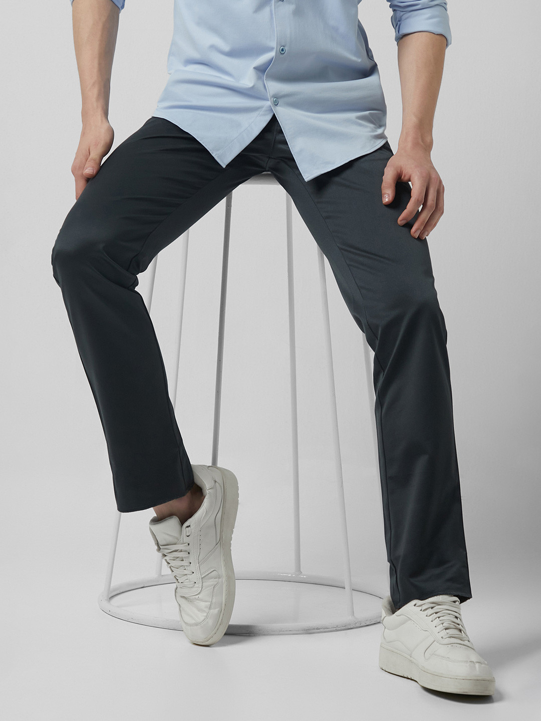 Peter England CasualsMen Slim fit Chinos trousers with soft feel