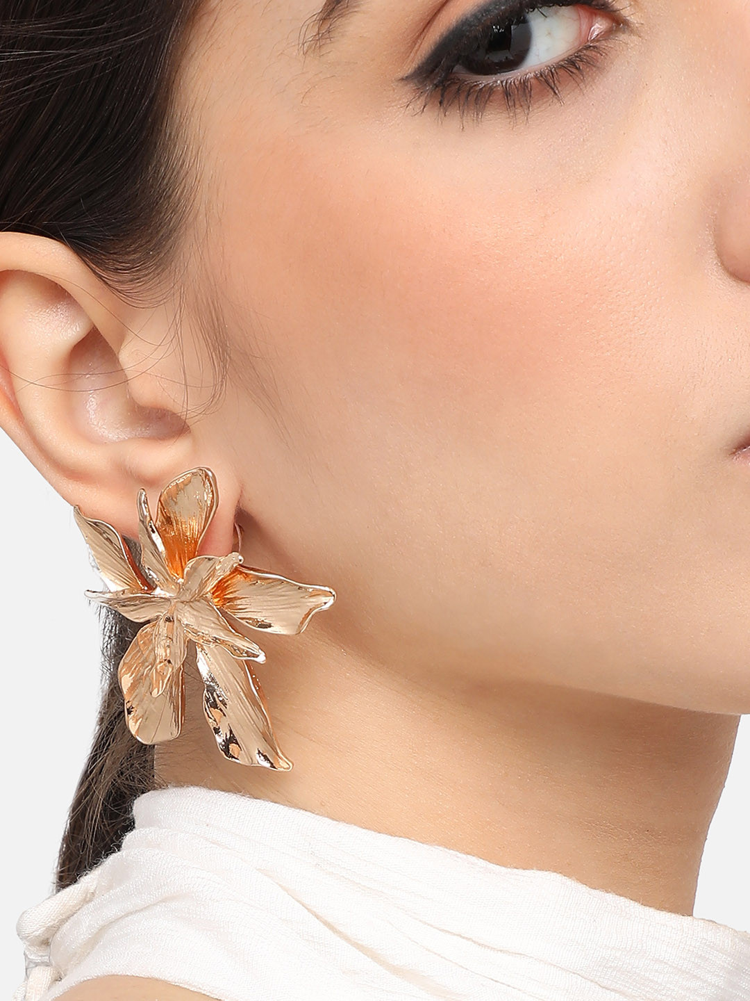 SOHI Gold-Plated Floral Studs Earrings