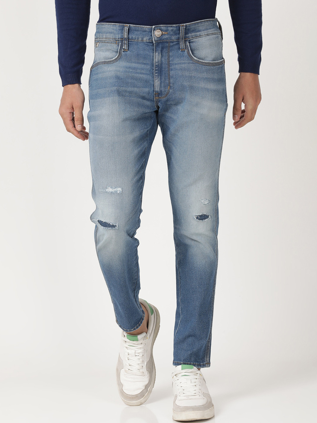 Wrangler Men Slim Fit Mildly Distressed Heavy Fade Stretchable Jeans