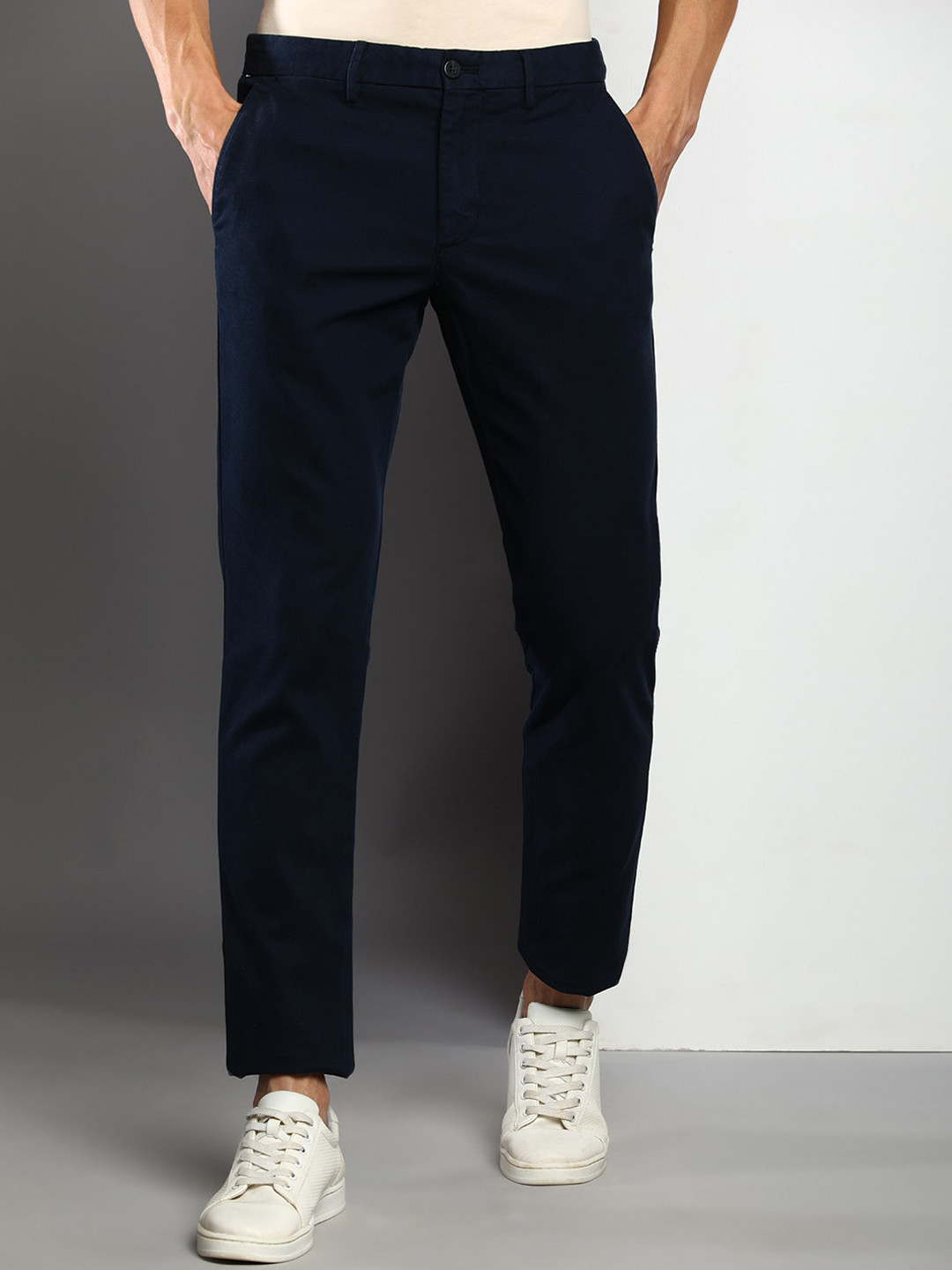 Tommy Hilfiger Men Mid Rise Cropped Woven Cotton Regular Trousers