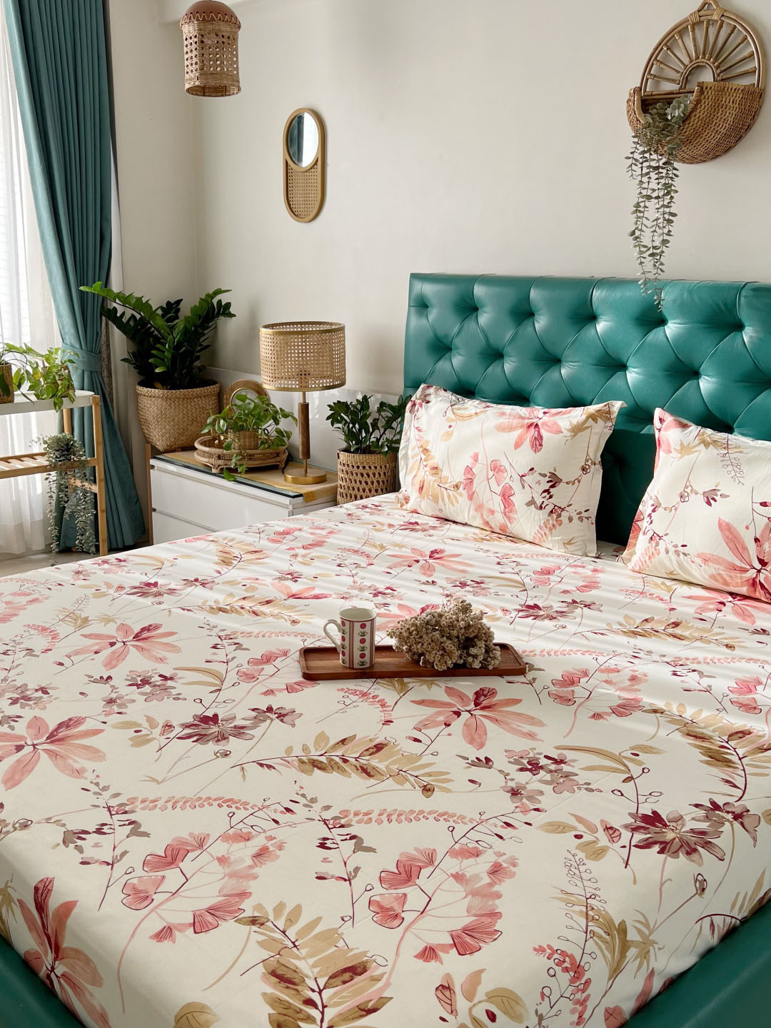 URBAN SPACE Serene Peach Floral Cotton Skin-Friendly 200 TC Fitted King Fine Bedsheet with 2 Pillow Covers-78 x 72 inches