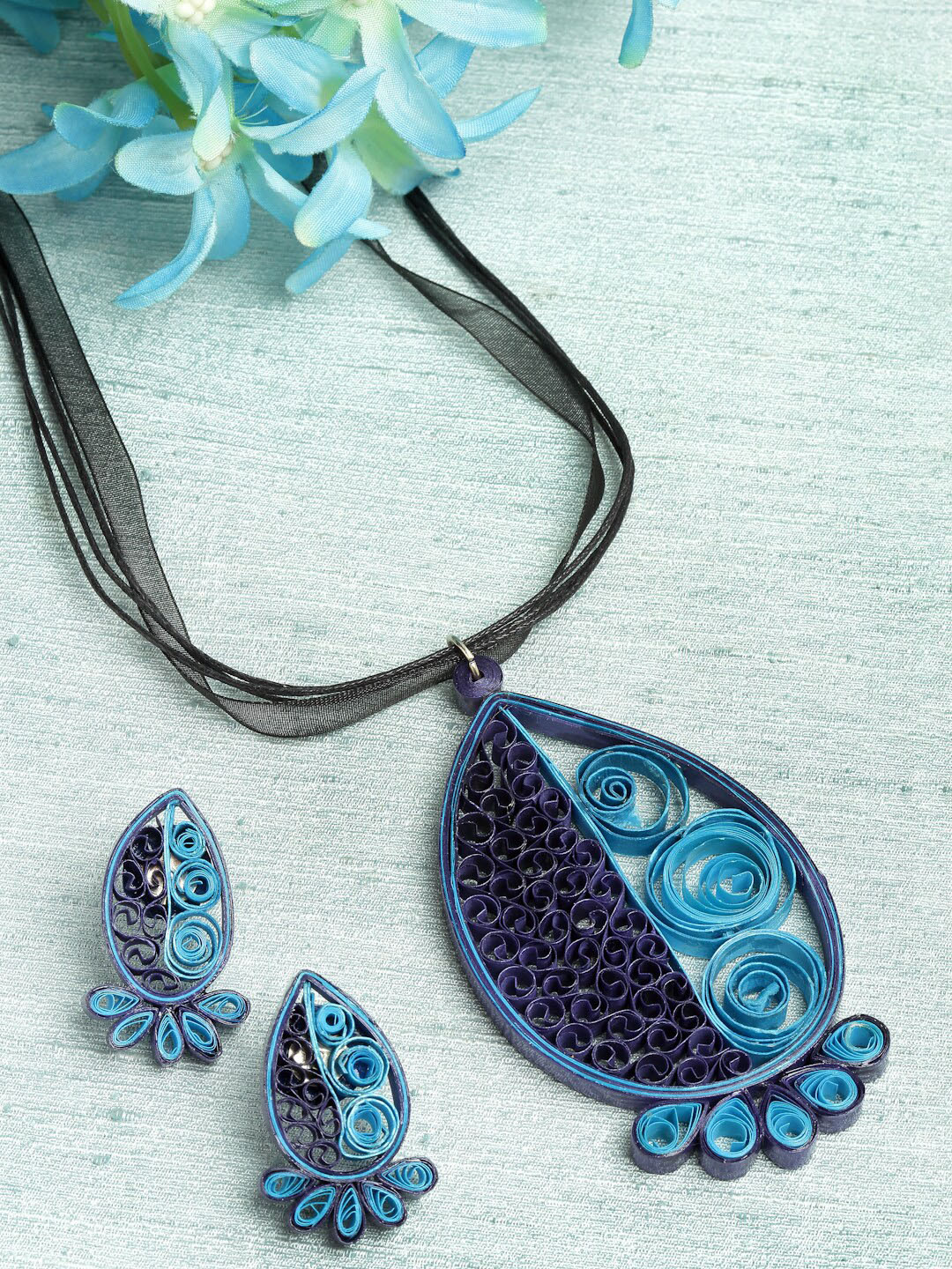 Anekaant Paper Quilling Alloy Jewellery Set