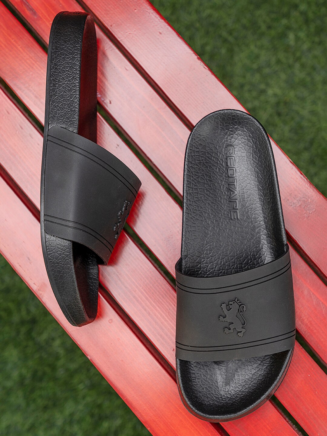 Red Tape Men Rubber Sliders