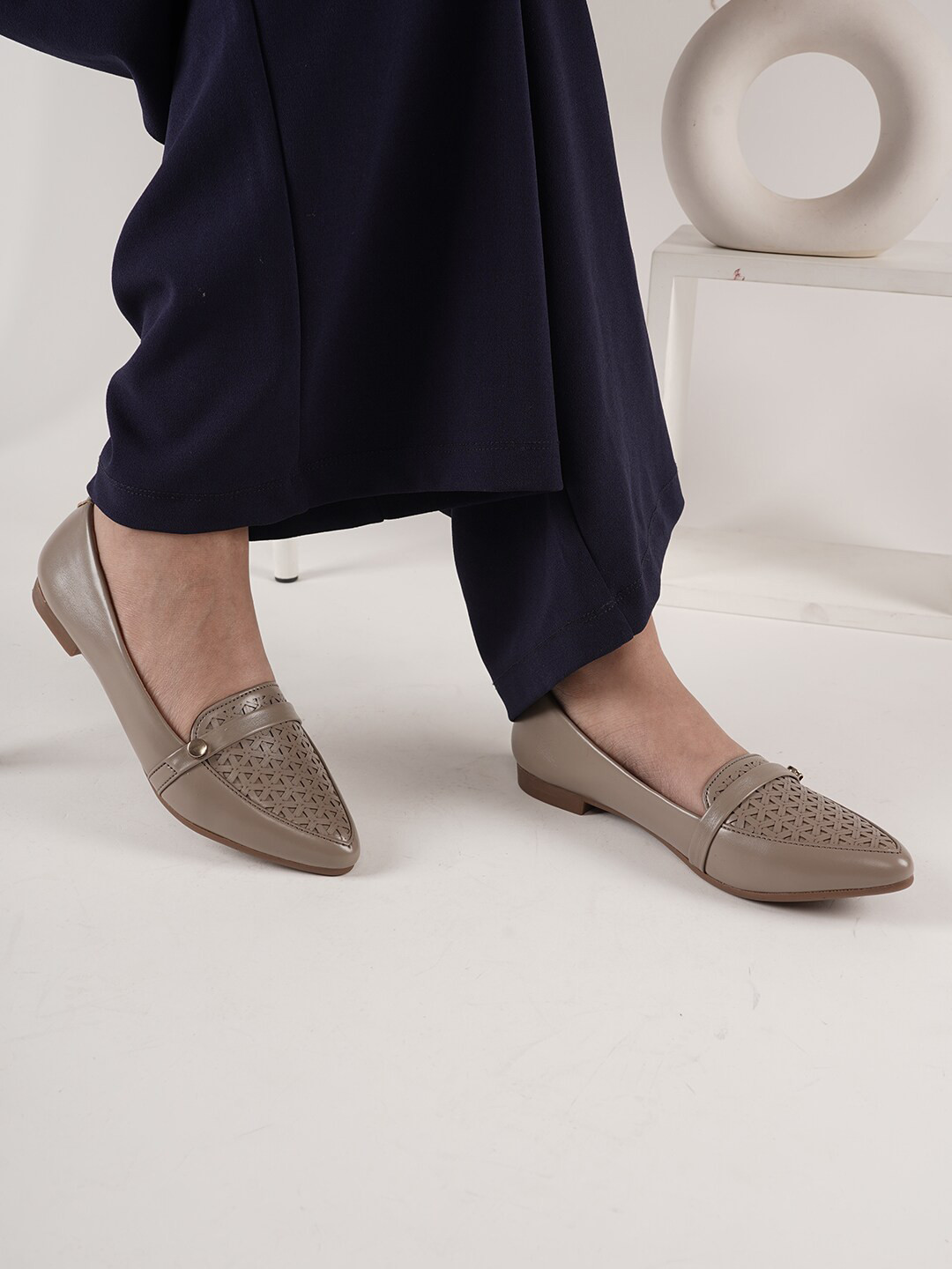 DressBerry Laser Cut Pointed Toe Ballerinas