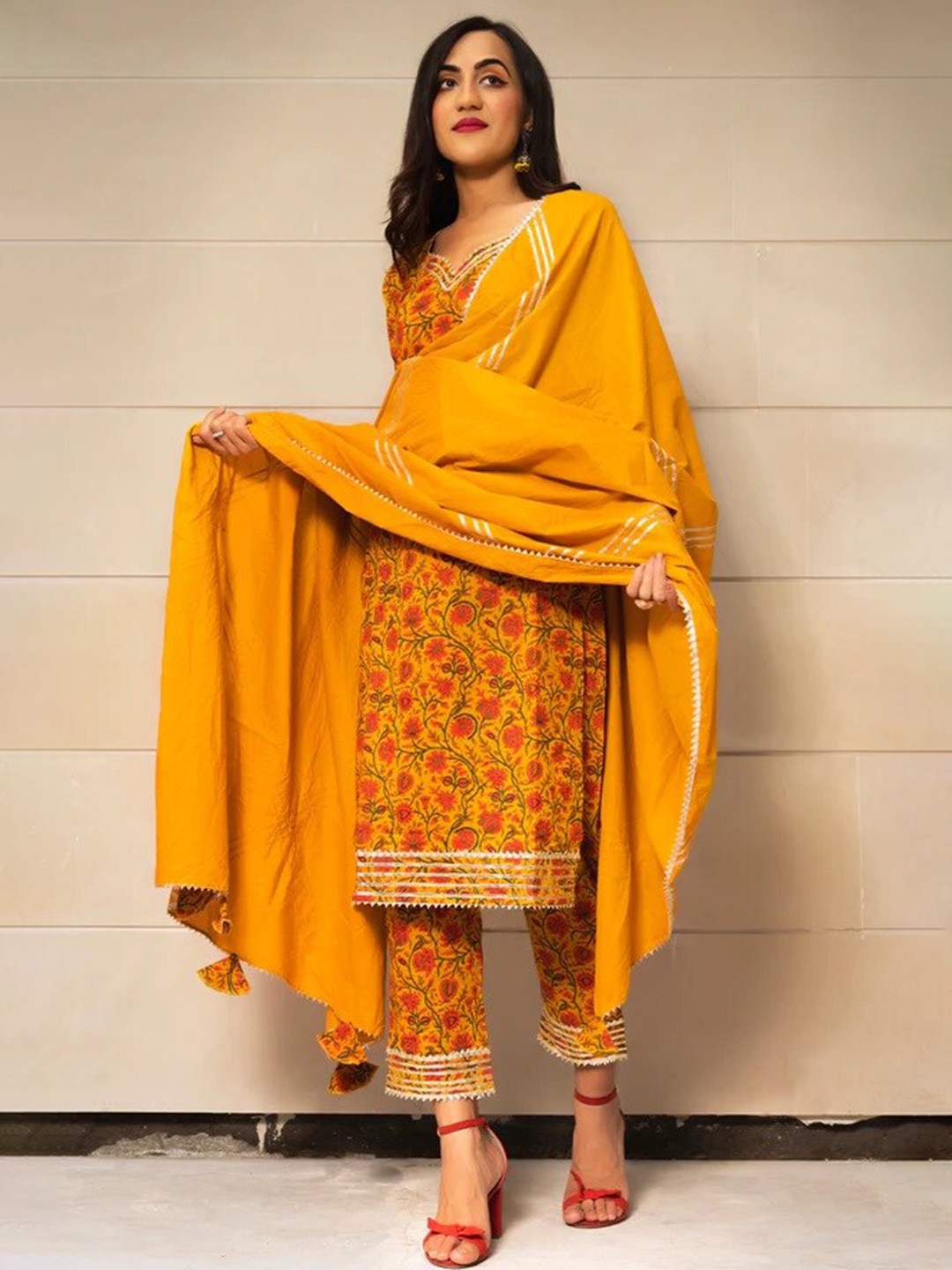 Pomcha Women Yellow Floral Printed Gotta Patti Pure Cotton Kurta with Trousers & Dupatta