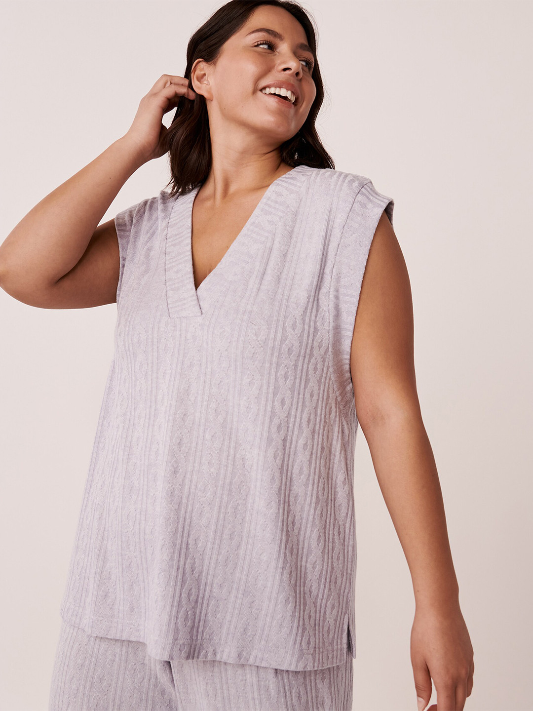 La Vie en Rose Self Design V Neck Sleeveless Top