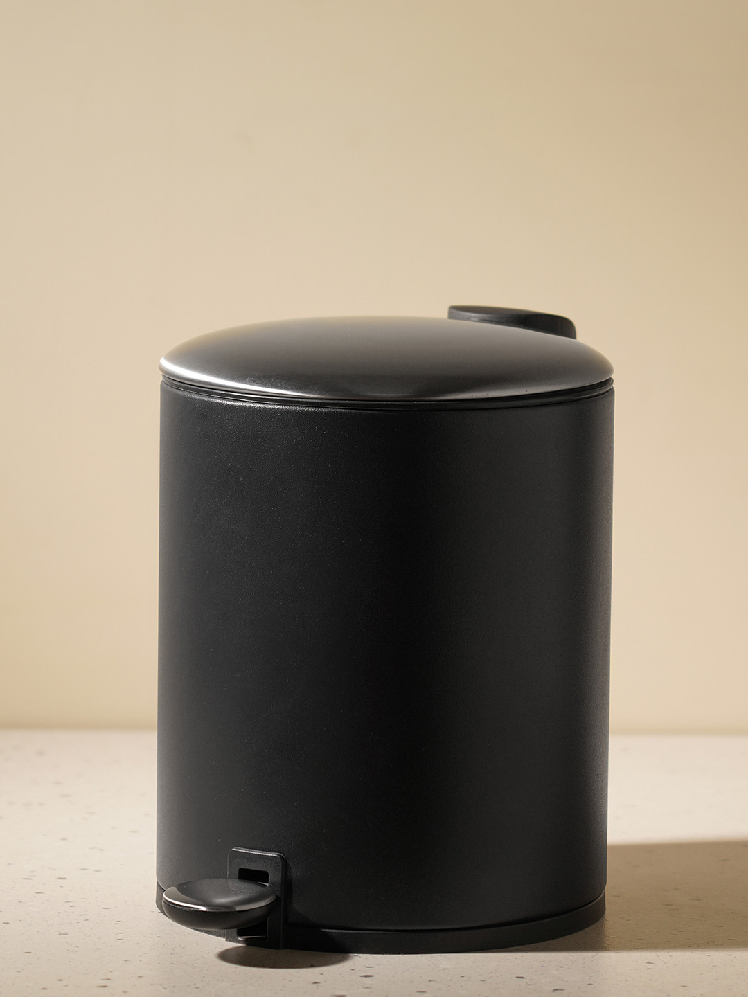 Pure Home and Living Black Pedal Circular Pedal Small Waste Bin With Lid 5 L