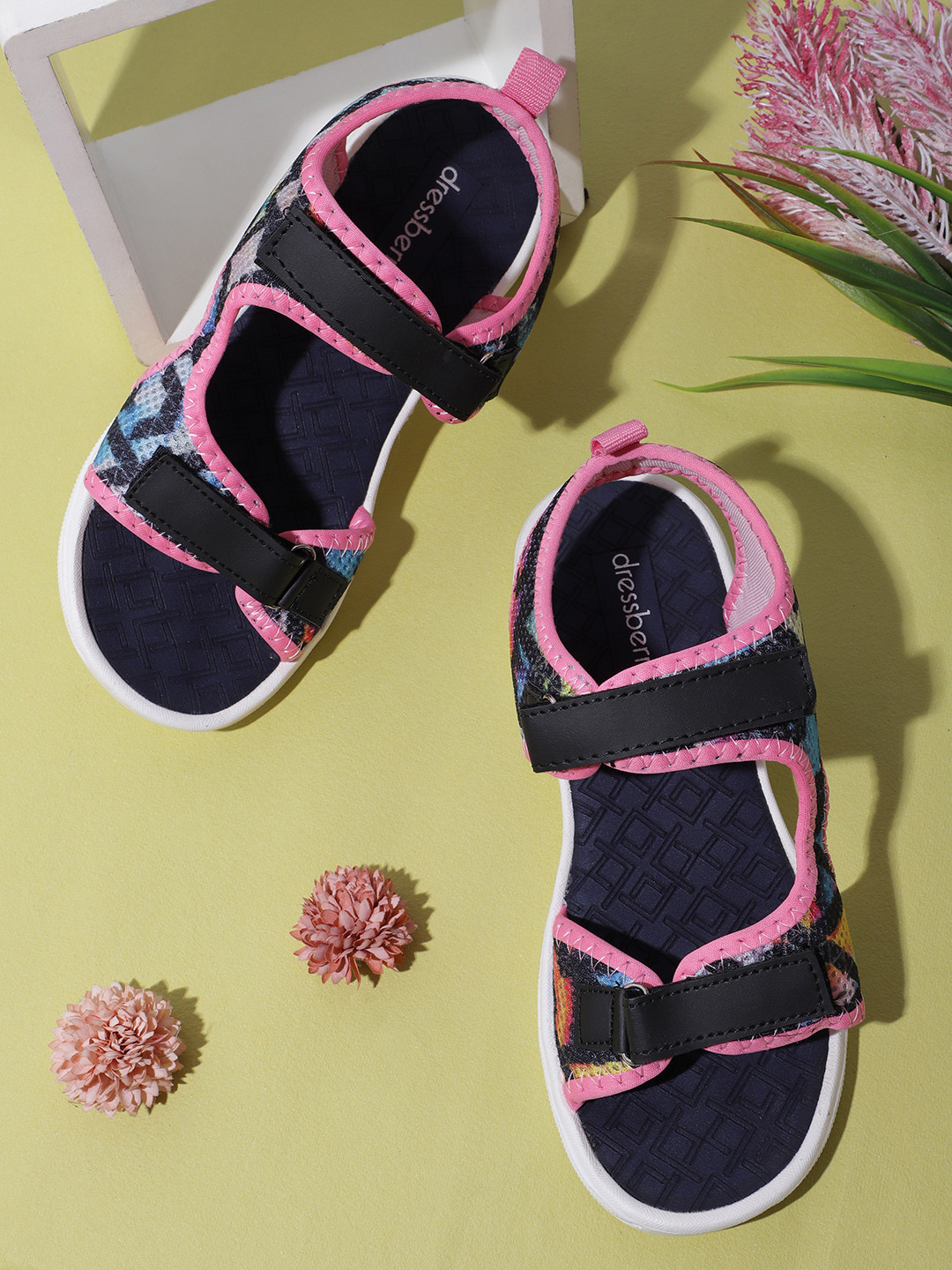 DressBerry Women Abstract Printed Sports Sandals