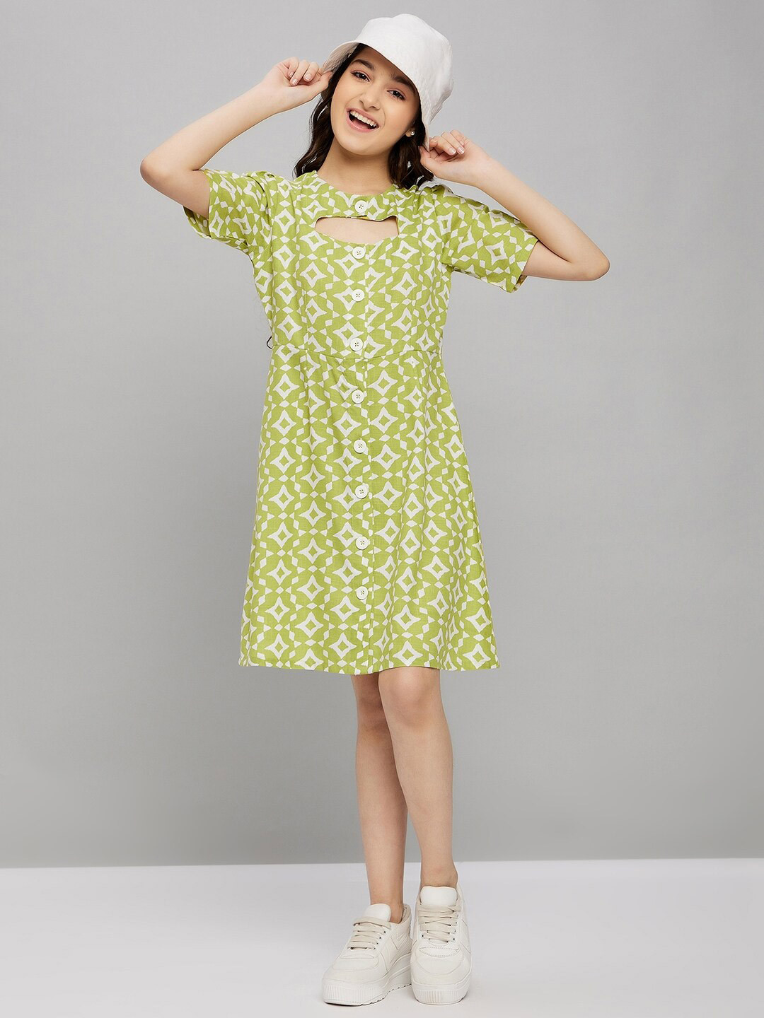 StyloBug Girls Geometric Printed Keyhole Neck A-Line Dress